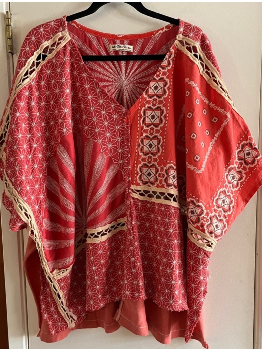 Free People We The Free Red Thunderbird Patterned V-Neck Tee with Cream Trim XS - Picture 7 of 8